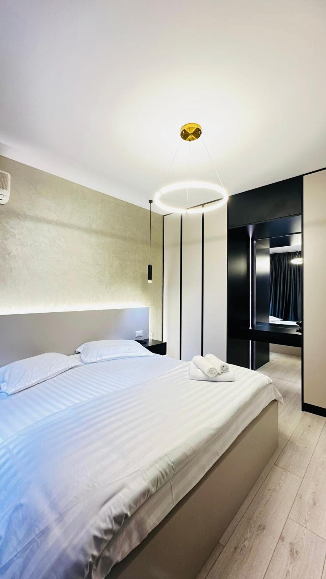 Luxurious Central Stay - Self Check-In Tirana Esterno foto