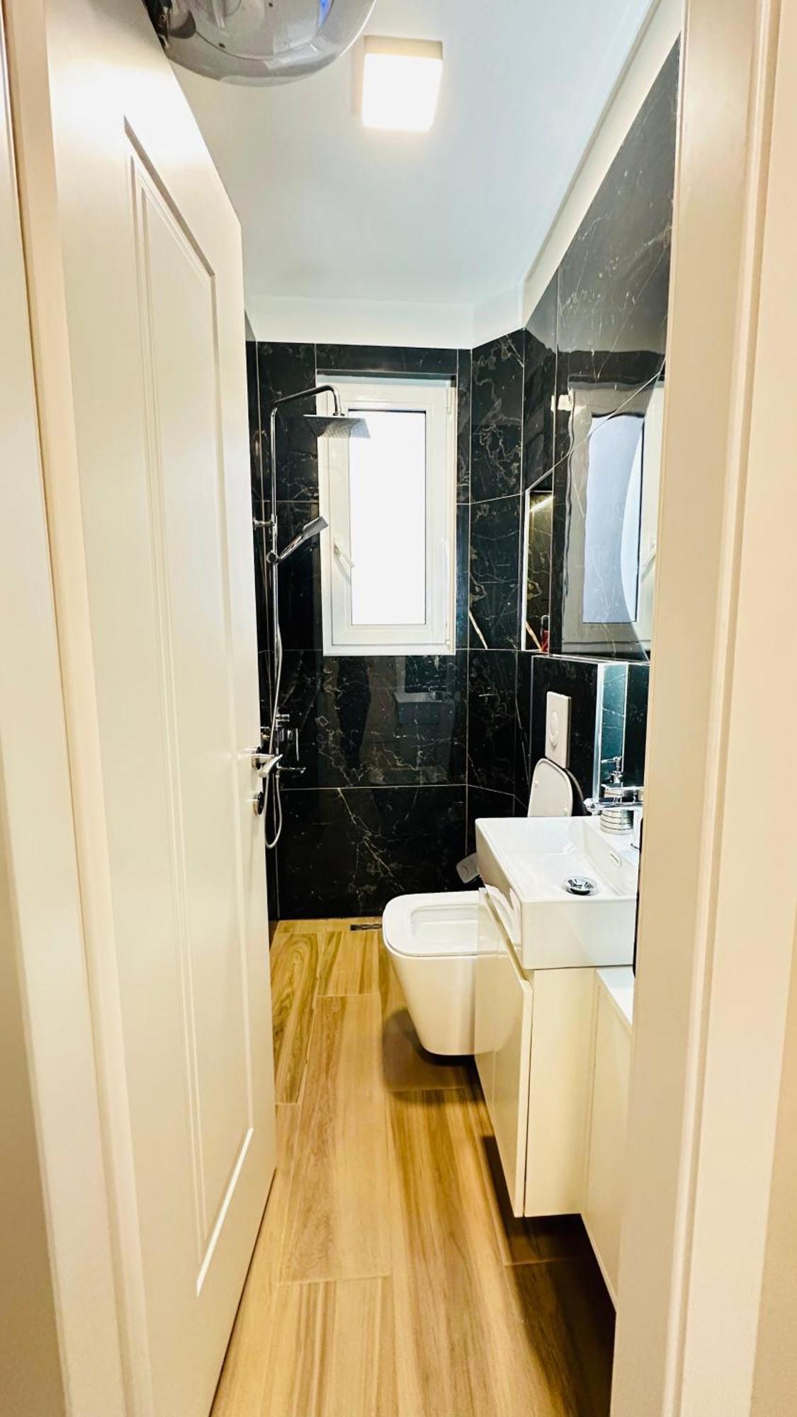 Luxurious Central Stay - Self Check-In Tirana Esterno foto