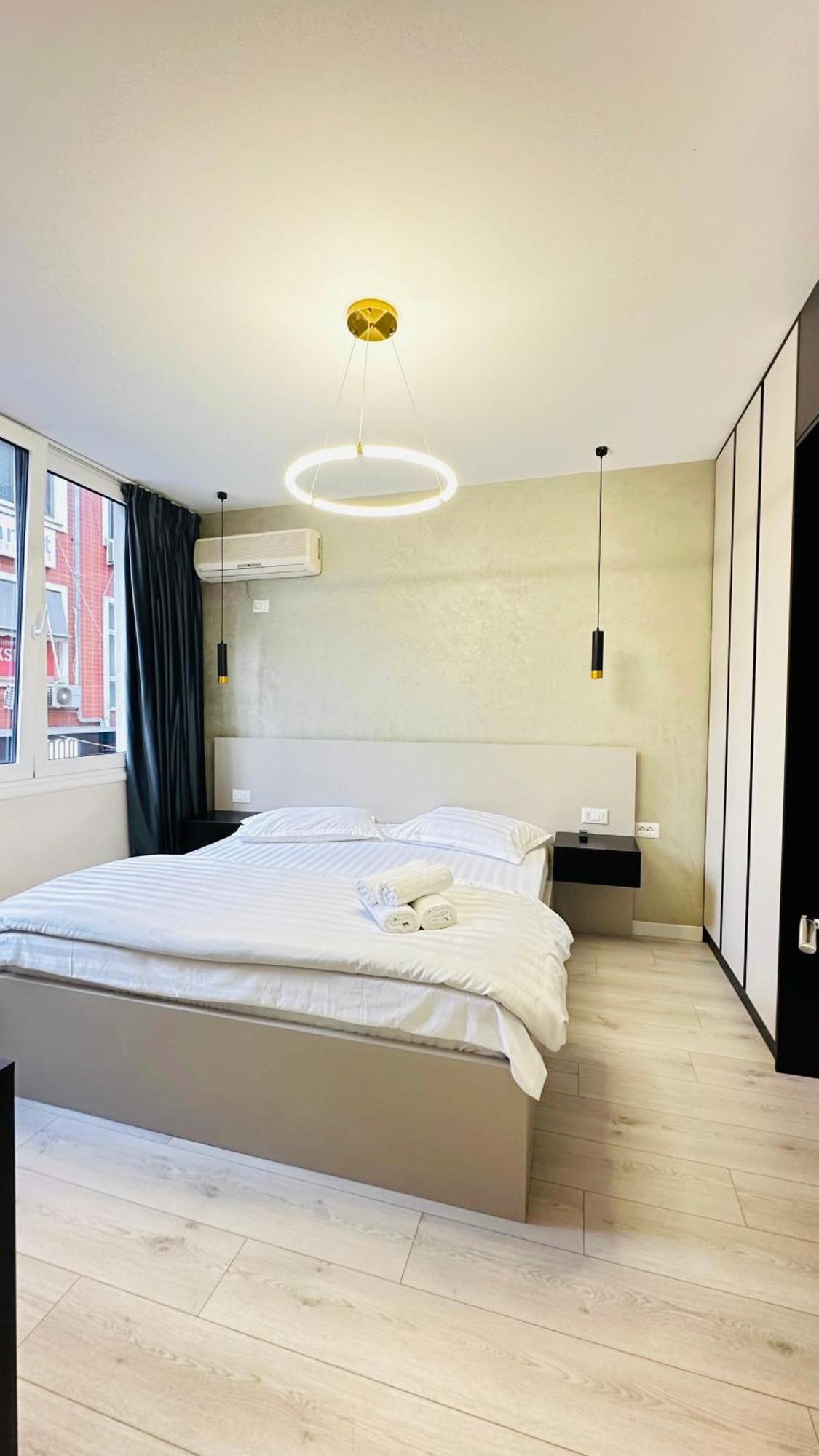 Luxurious Central Stay - Self Check-In Tirana Esterno foto