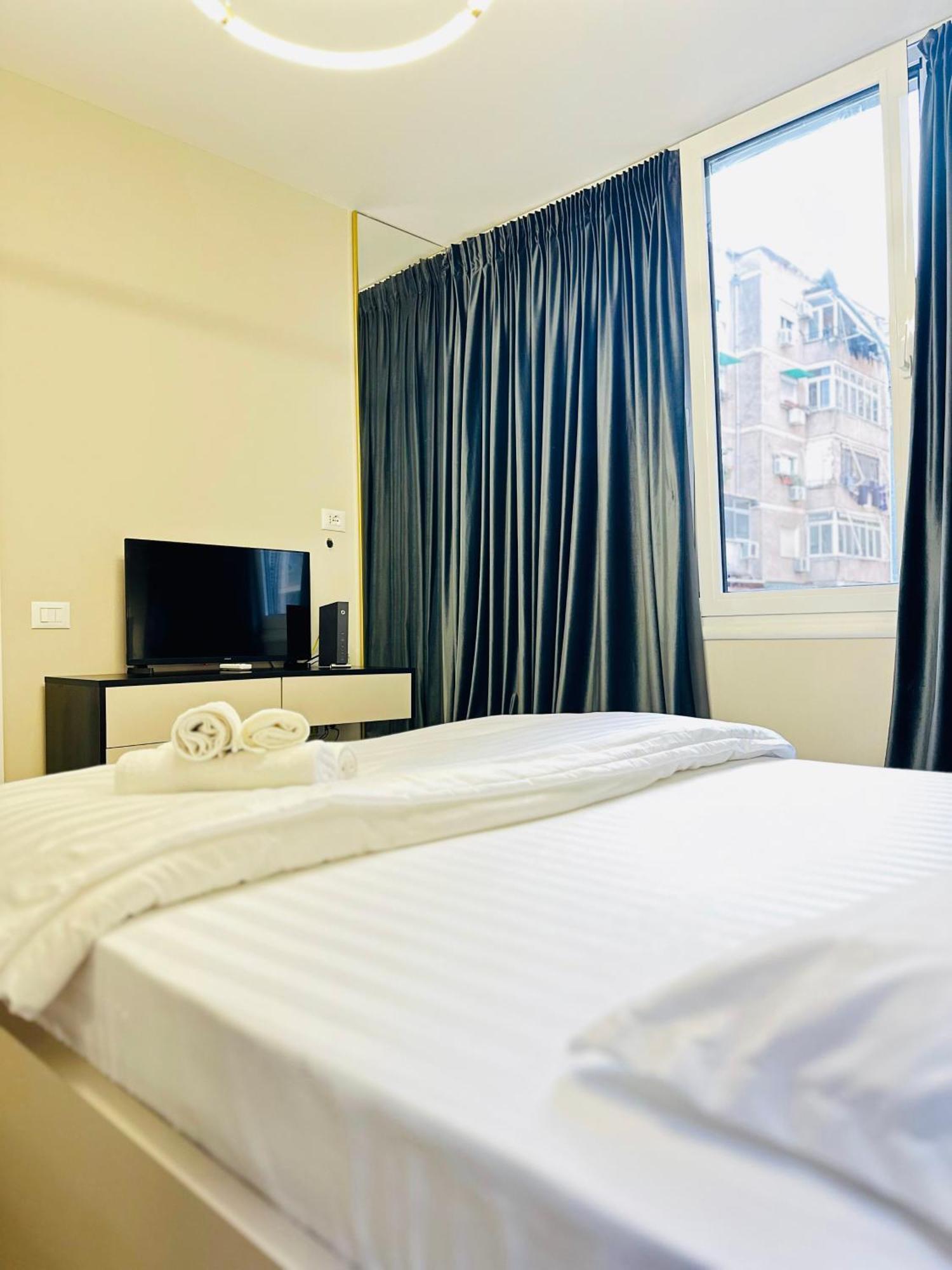 Luxurious Central Stay - Self Check-In Tirana Esterno foto