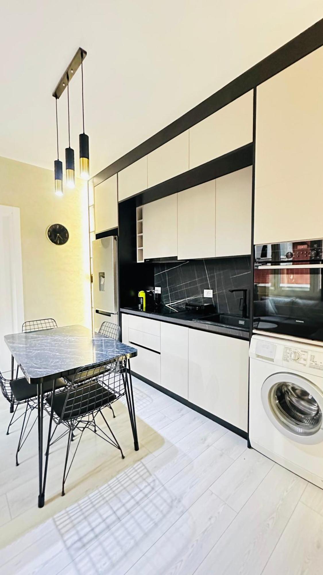Luxurious Central Stay - Self Check-In Tirana Esterno foto