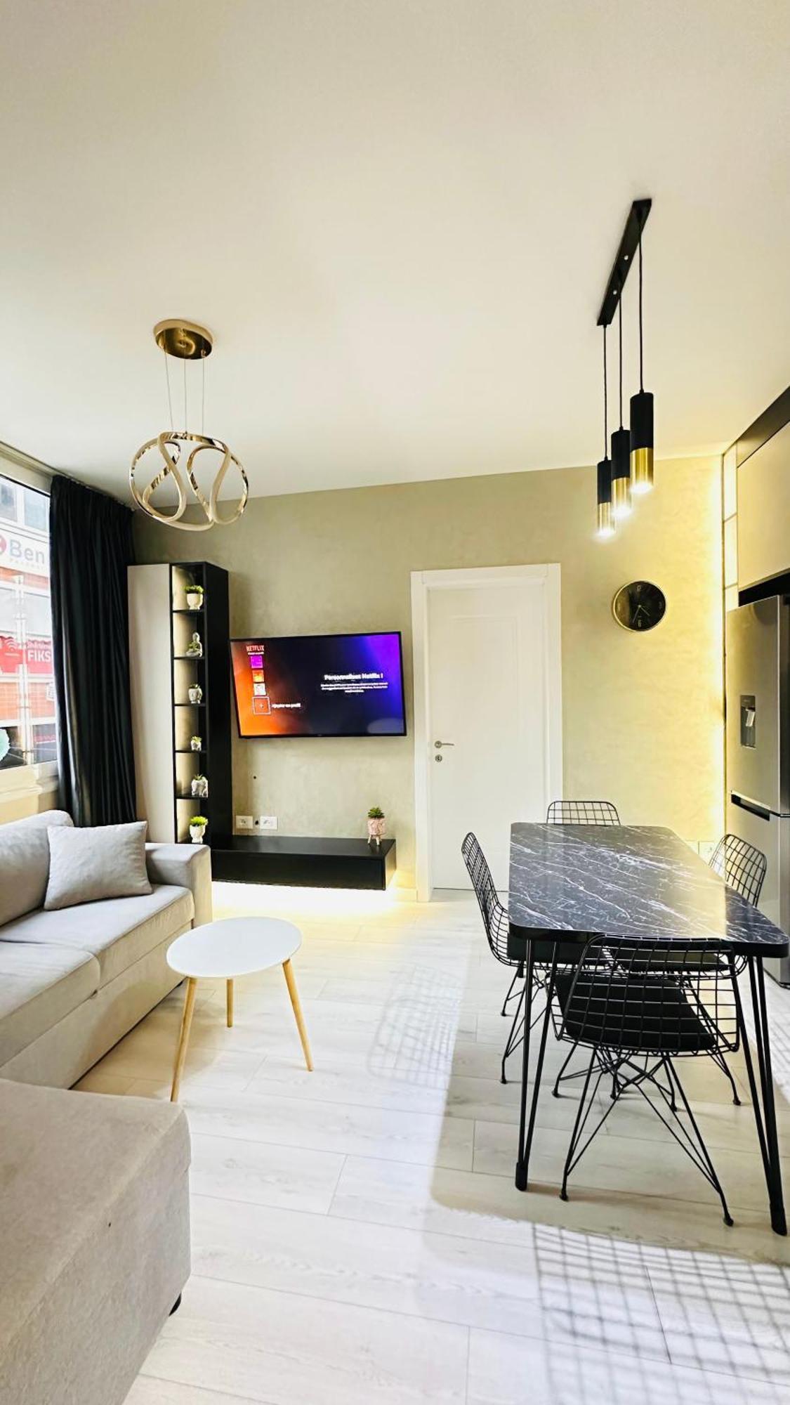 Luxurious Central Stay - Self Check-In Tirana Esterno foto