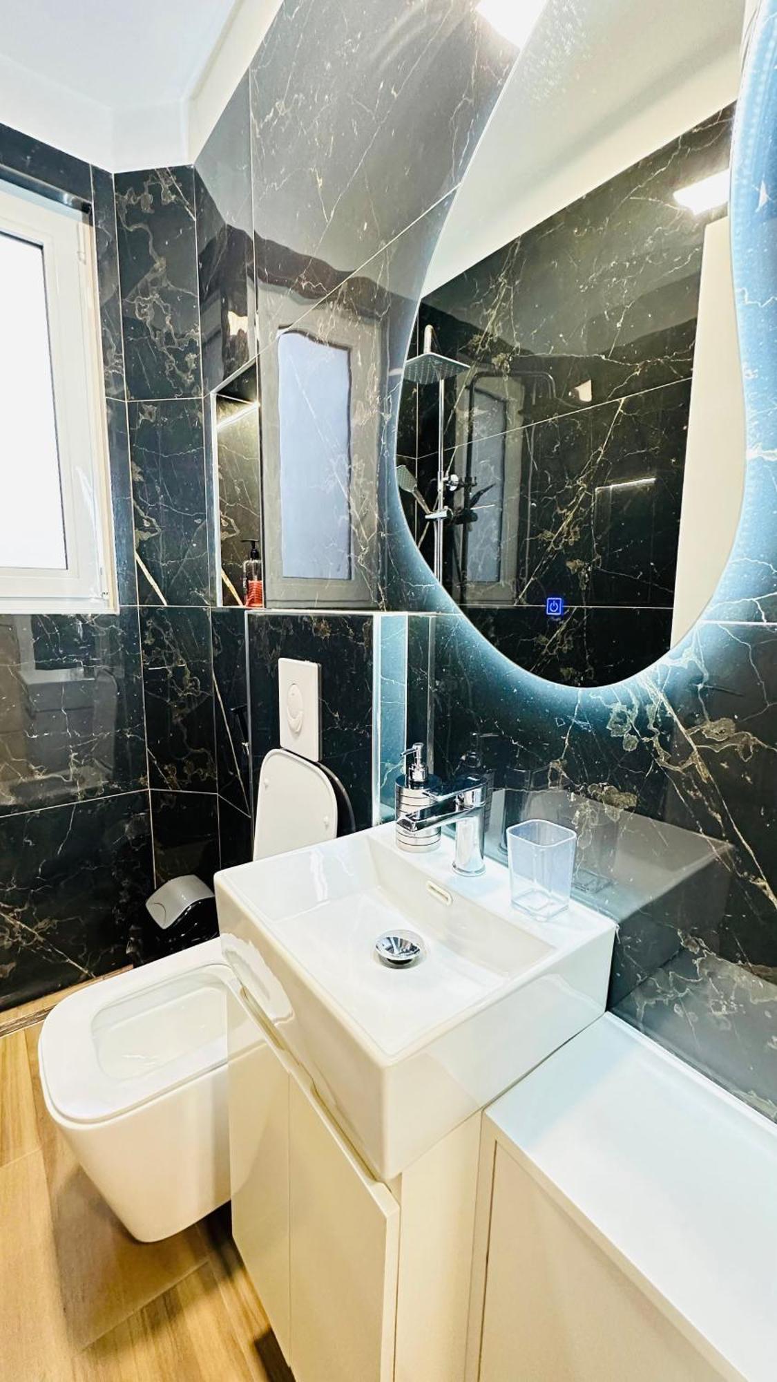 Luxurious Central Stay - Self Check-In Tirana Esterno foto