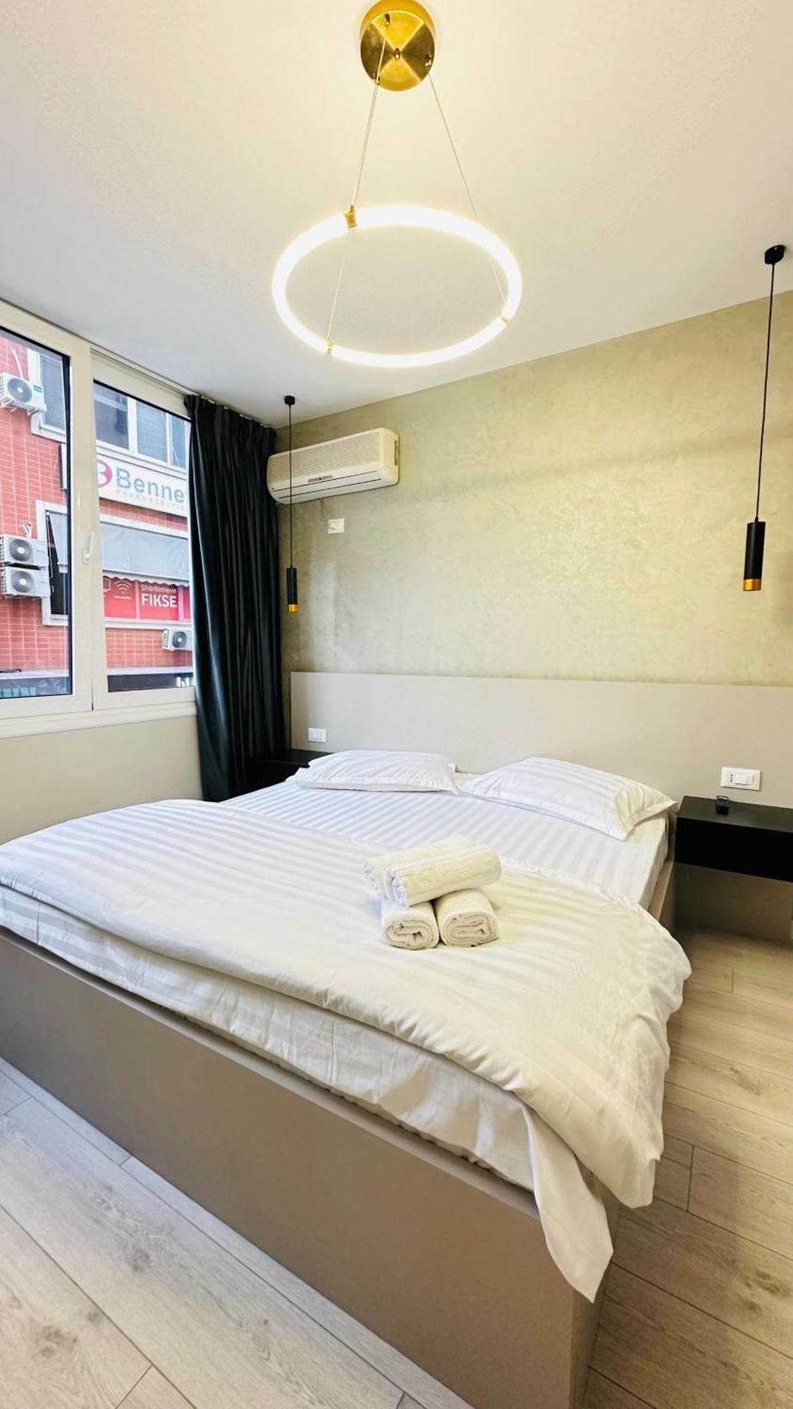 Luxurious Central Stay - Self Check-In Tirana Esterno foto