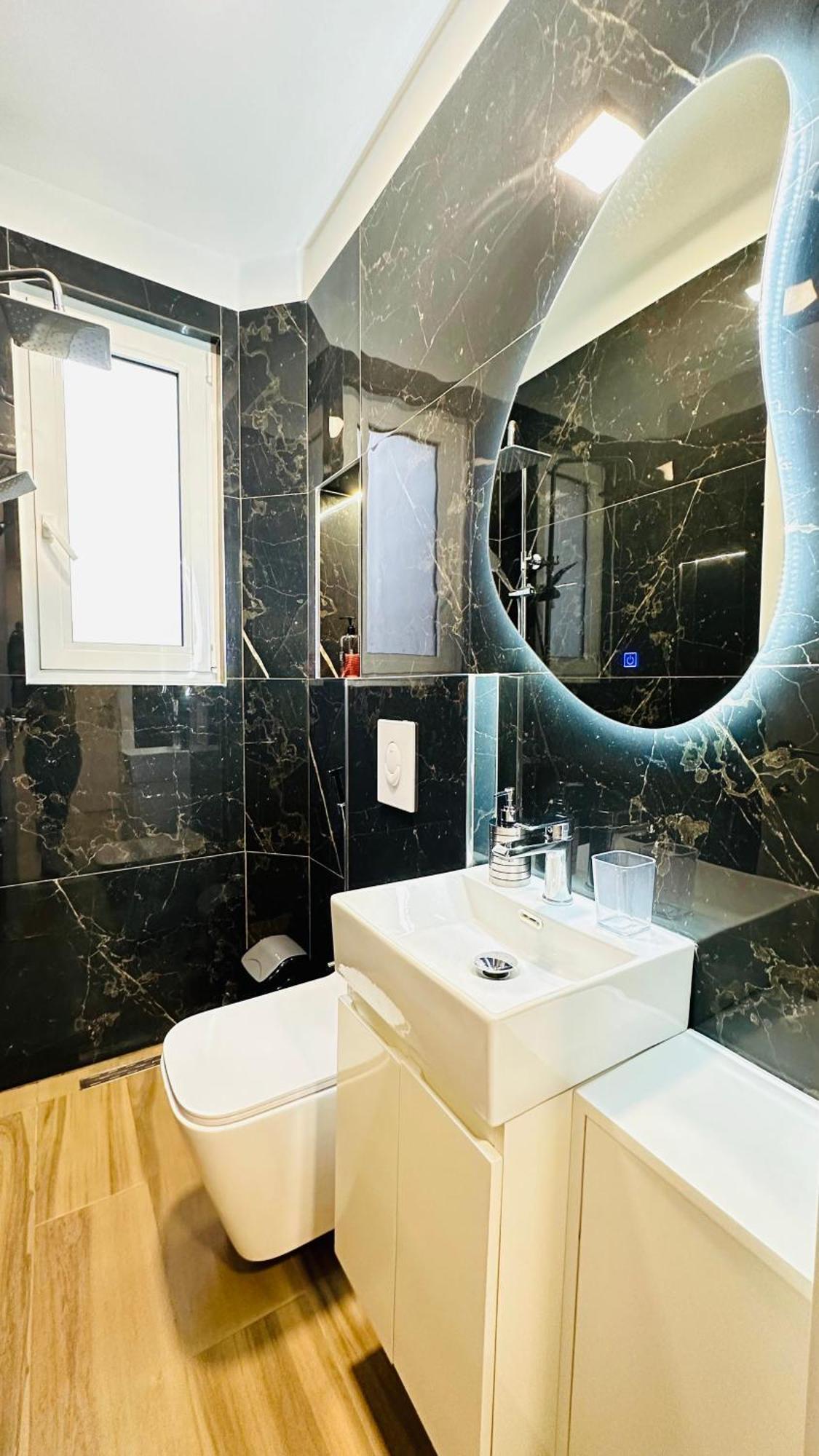 Luxurious Central Stay - Self Check-In Tirana Esterno foto