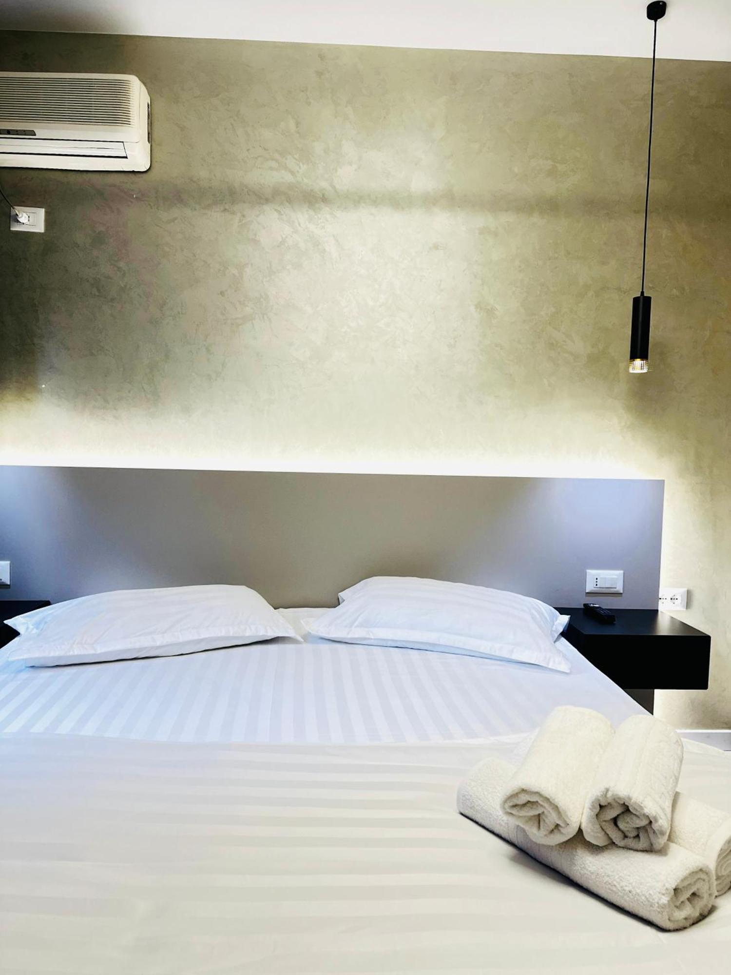 Luxurious Central Stay - Self Check-In Tirana Esterno foto