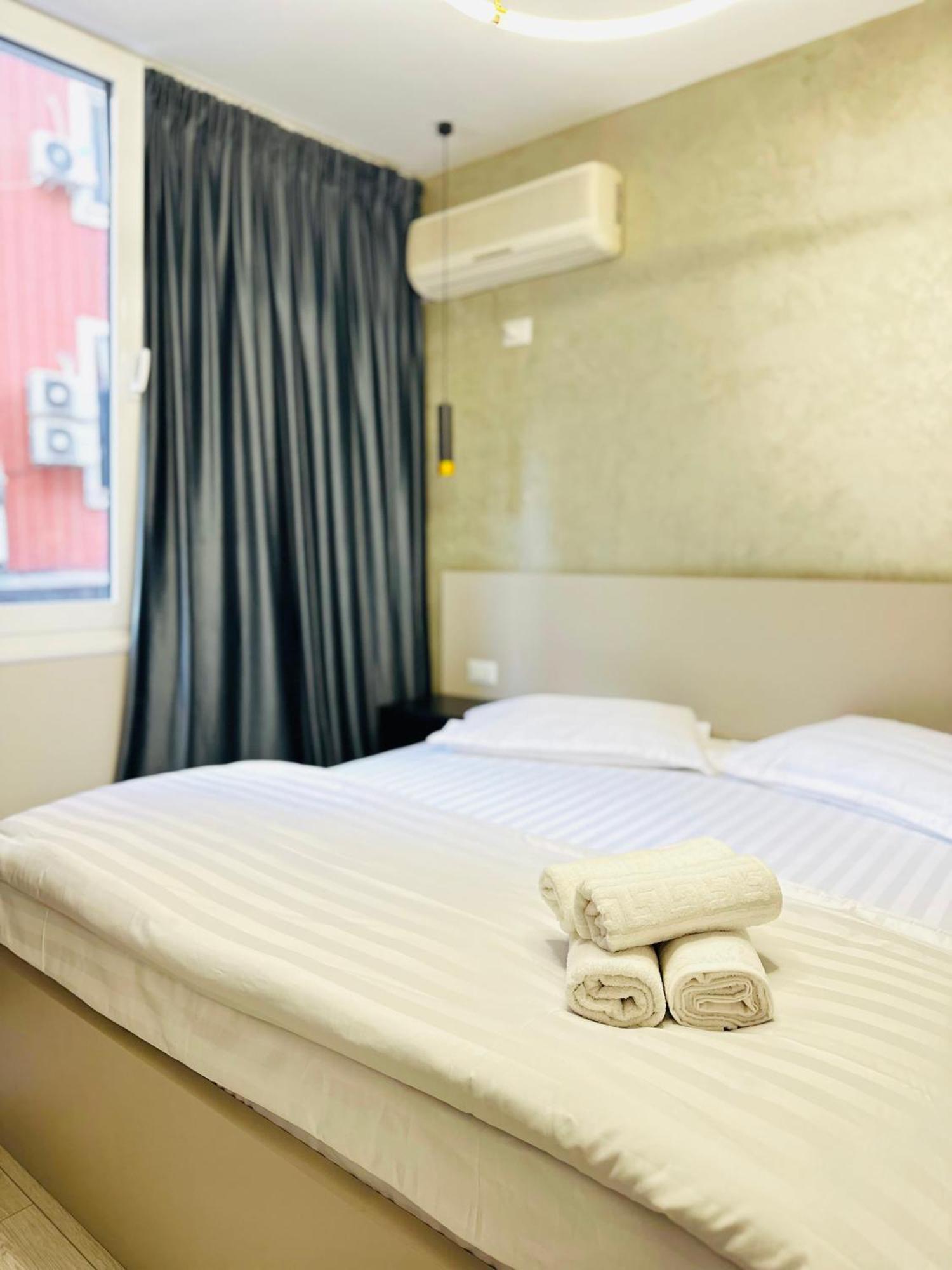 Luxurious Central Stay - Self Check-In Tirana Esterno foto
