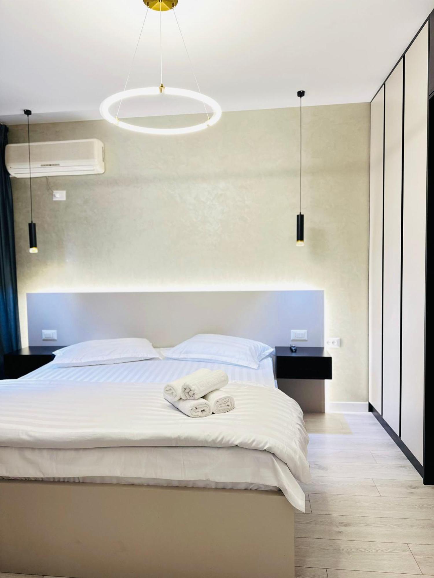 Luxurious Central Stay - Self Check-In Tirana Esterno foto